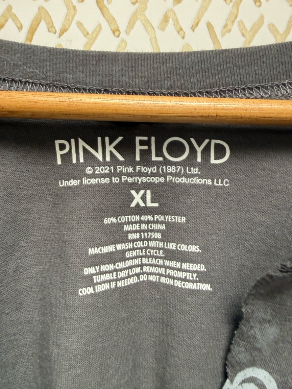 Pink Floyd Cropped Long Sleeve Band Tee Washed Black Pink Graphic Grunge Y2K XL - Picture 3 of 8